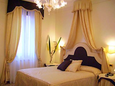 Hesperia Venecia