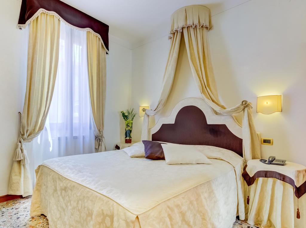 Hesperia Hotel